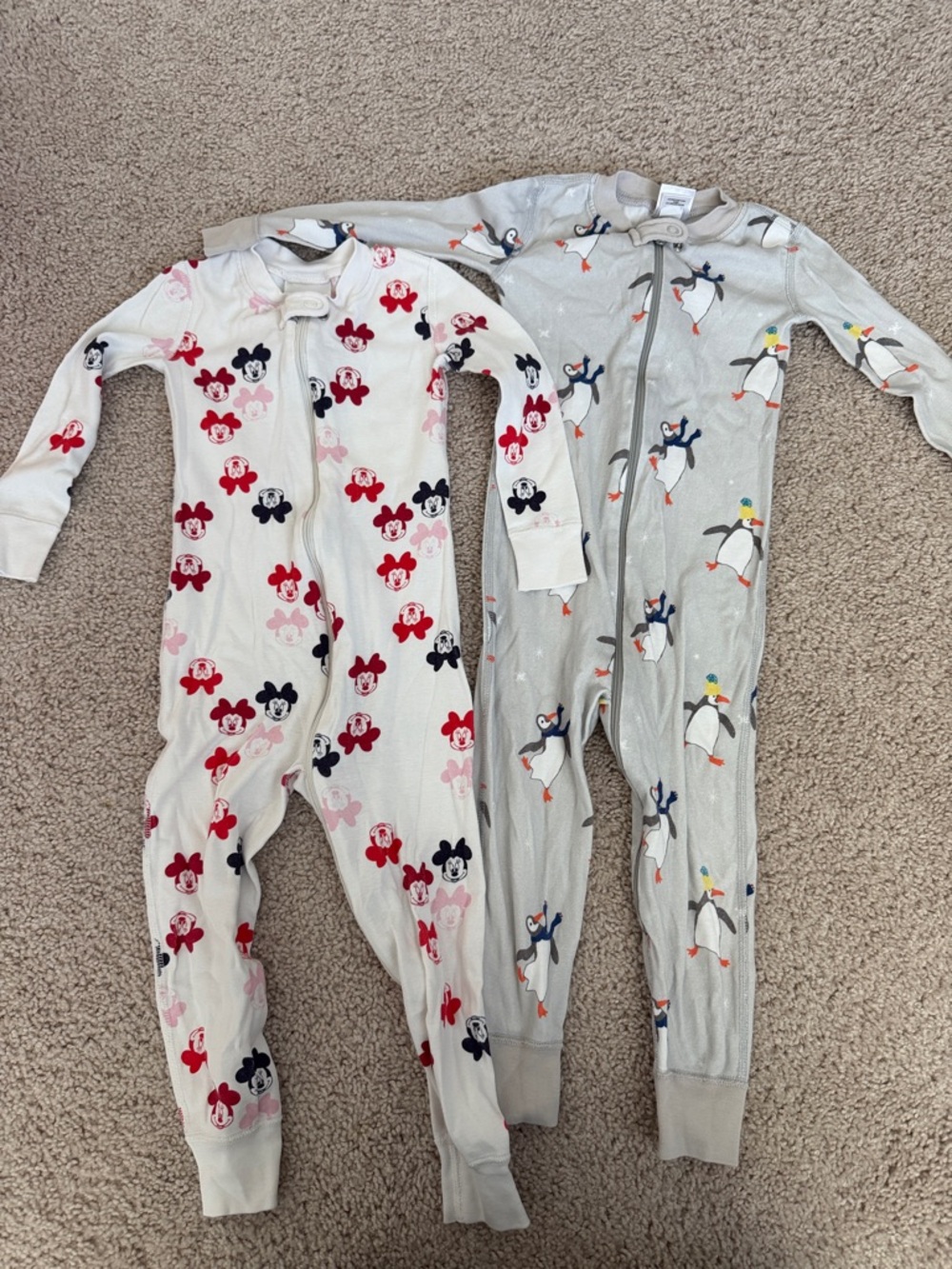Hanna Andersson Two-Pack Footed One-Pieces in White & Light Gray